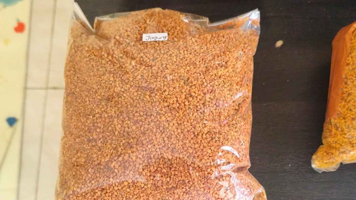 gambar bee pollen jagung dalam plastik